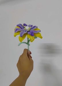 TANGLED FUZZY WIRE FLOWER