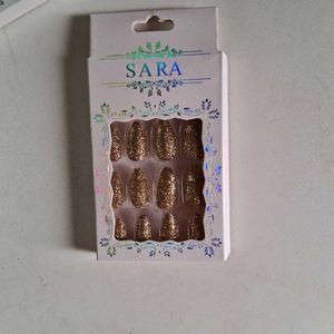 Sparkling Glitter Stiletto Nails