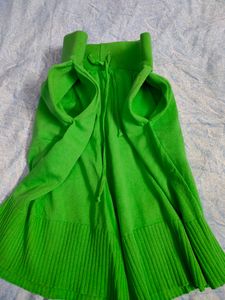 329Rs.Ribbed Green Shorts