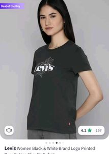Levi&#39;s T- Shirt🖤✨️😍