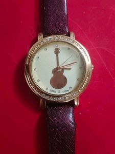 Stylish Women&#39;s Watch with Guiter Dial