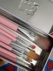 MAKE-UP BRUSHES