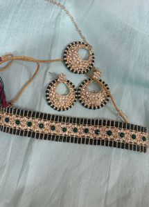 Green Gold Choker Set With Earrings And Tika!!