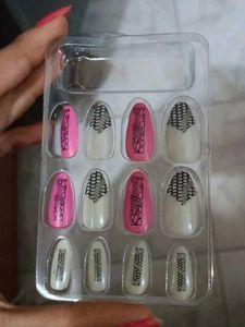 Press-On Nail Set