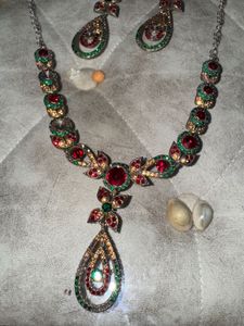 Red &amp; Green Jewel Necklace Set