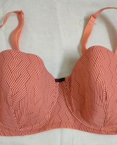 Underwire Padded Bra.