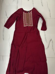 M size Elegant Maroon Embroidered Kurta