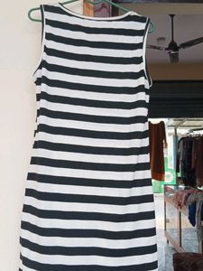 Stripped Sleeveless T-shirt