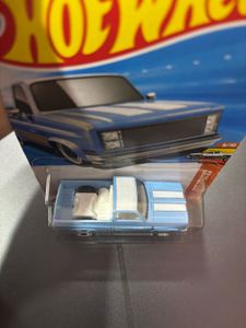 Hot Wheels &#39;83 Chevy Silverado