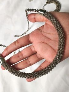 SILVER CHOKER WITH EARRINGS
