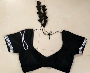 Black Deep Neck Blouse 🌹