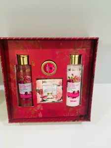 Fabessentials La Vie En Rose Gift Set