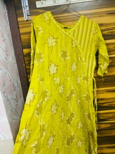 Beautiful Anarkali Kurta Set With Duppata 💛