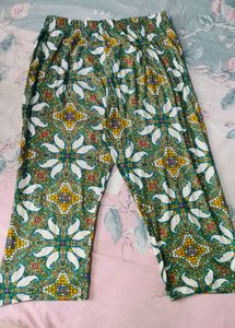 Patterned Capri Leggings