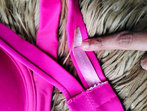 Victoria&#39;s Secret Bold Pink Bikini Top👙