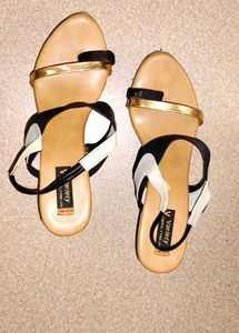 Women Stylish Heels 👠(offer Price)