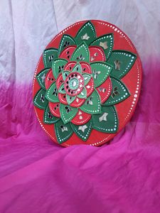 beautiful red and green lippan art
