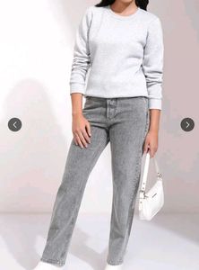 round neck pullover sweatshirt