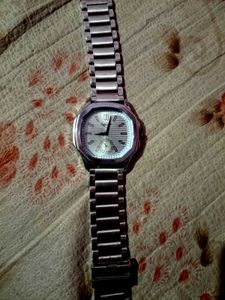 Stylish Silver Wristwatch