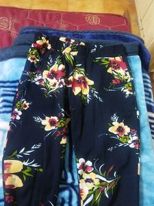 It's a Printed New Navy Coloured Jegging
