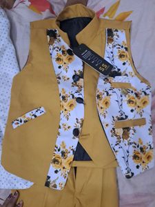 Boys&#39; Floral Vest Outfit