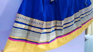 Crop Top, Embroidery And Contrast Ethic Skirt😘