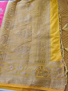 Elegant Pink &amp; Gold Saree with blouse piece