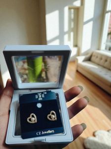 Dainty Pearl Heart Stud Earrings