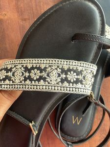 W brand flat footwear