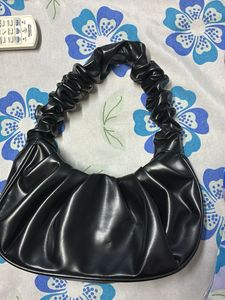 Chic Black Handbag