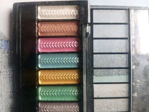 Oumeidie Eyeshadow Palette