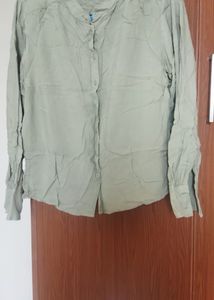 Levi&#39;s Button Down Shirt - Size M