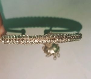 4 sets of earings, A braislate , 2 stone bangles