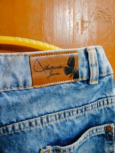 Girl&#39;s Distressed Denim Jeans