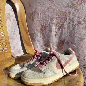 Nike Sneakers - Pink Accents