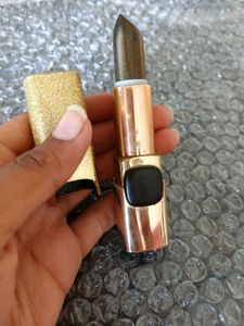 loreal paris  Metallic lipstick (noir star 632)