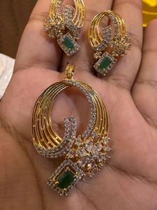 Gold Tone Green Stone Jewelry Set