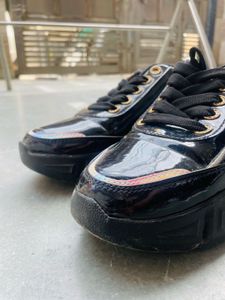 Lightly Worn Casual Sneakers – Like New!