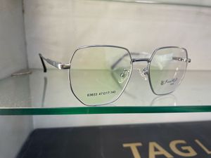Iconic Eye Metal Glasses