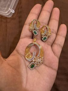 Gold Tone Green Stone Jewelry Set