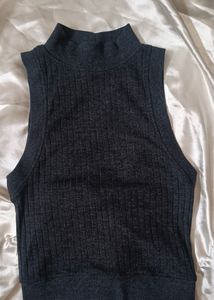Forever 21 Turtle Neck Sleeveless Crop Top | Size