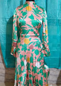 🎁Buy 2 Get 1 Free🎁Size XS Floral Showroom Dress