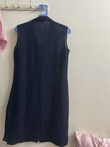 Women Sleeveless Solid A-line Dress
