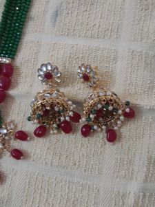 Green &amp; Red Kundan Jewelry Set