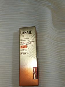Lakme 9 To 5 Sunscreen