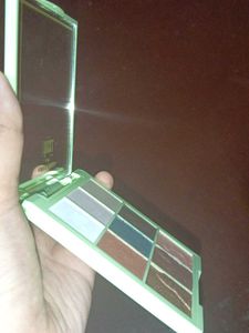 Pixi+ hello kitty eyeshadow pallette
