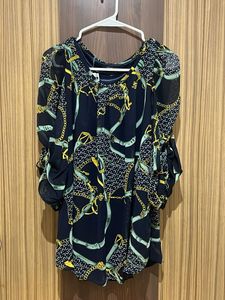 Chic Chain Print Top