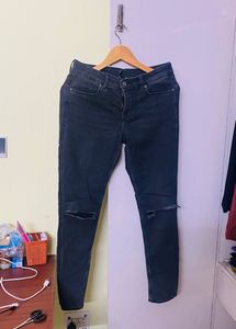 H&M Ripped Jeans (waist 28-30)