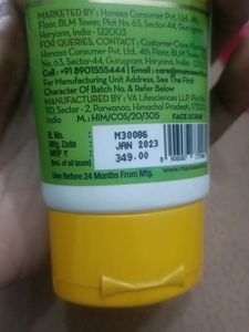 Mama Earth Uptan Face Scrub