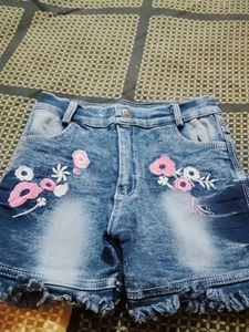 Top &amp; Hot Pant Set For Girls.